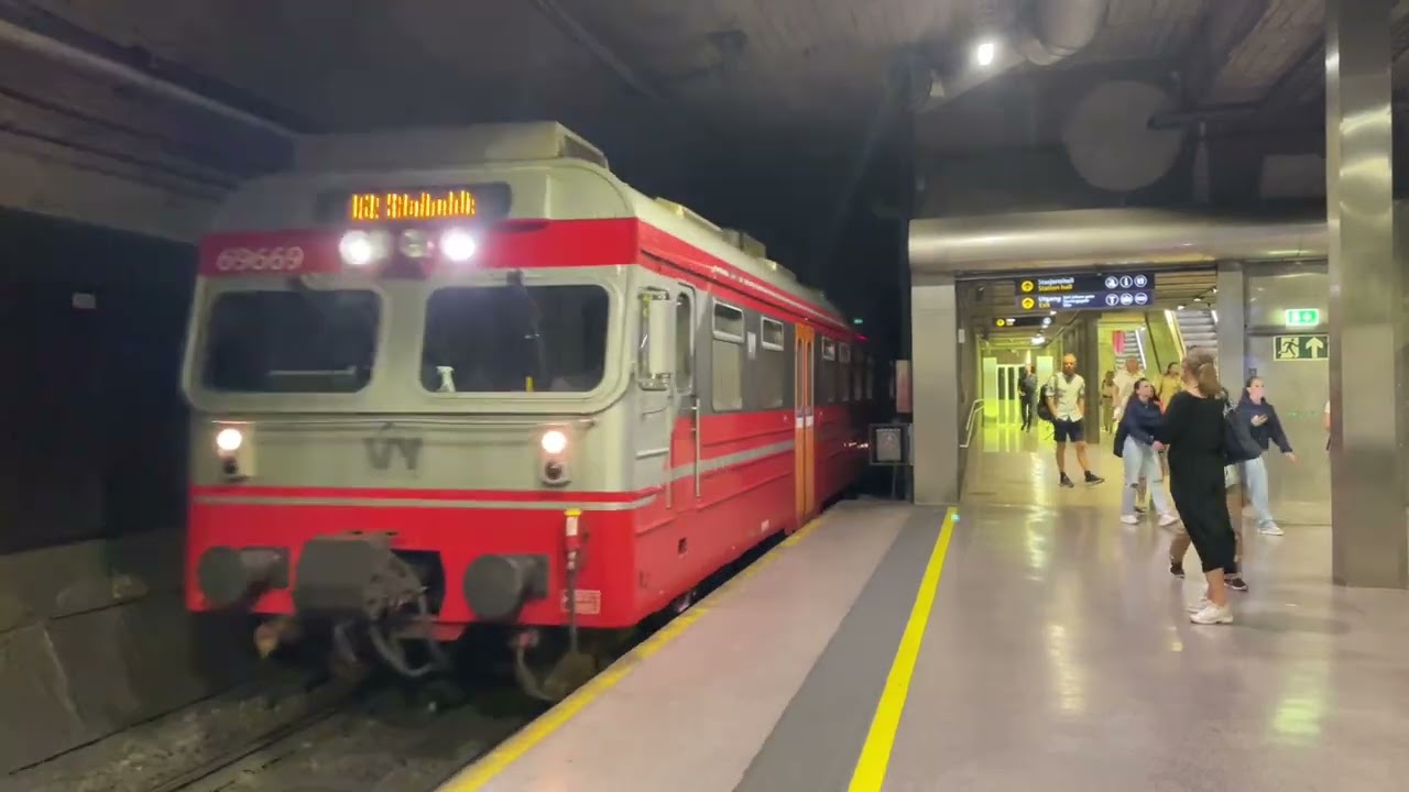Trains at Nasjonaltheateret station (Vy, Flytoget, Go Ahead Nordic)