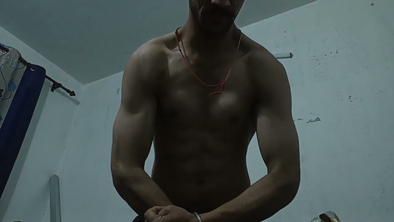 Workout ke baad ka pump check kar rha hu  