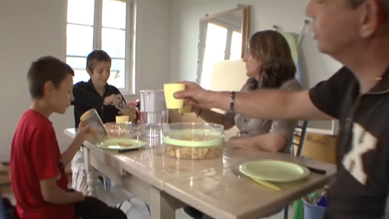 Ils quittent tout pour s'installer dans un village perdu en Auvergne