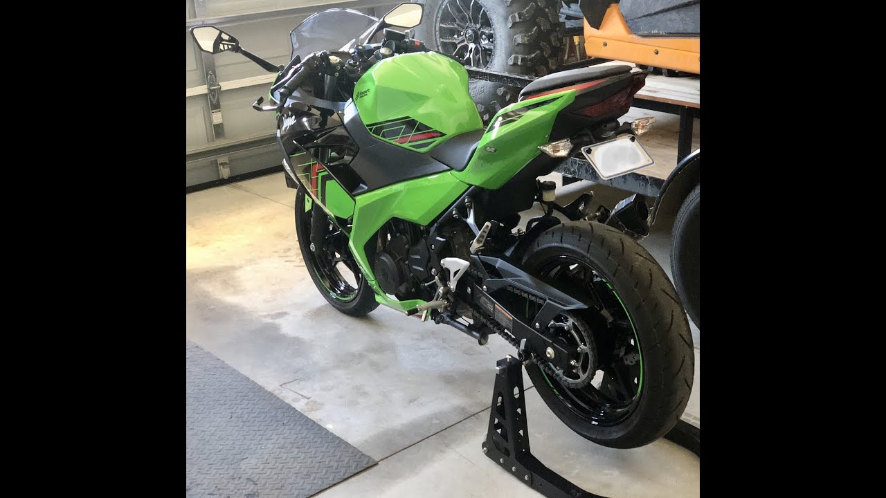 2023 Kawasaki Ninja 400 KRT - oil change
