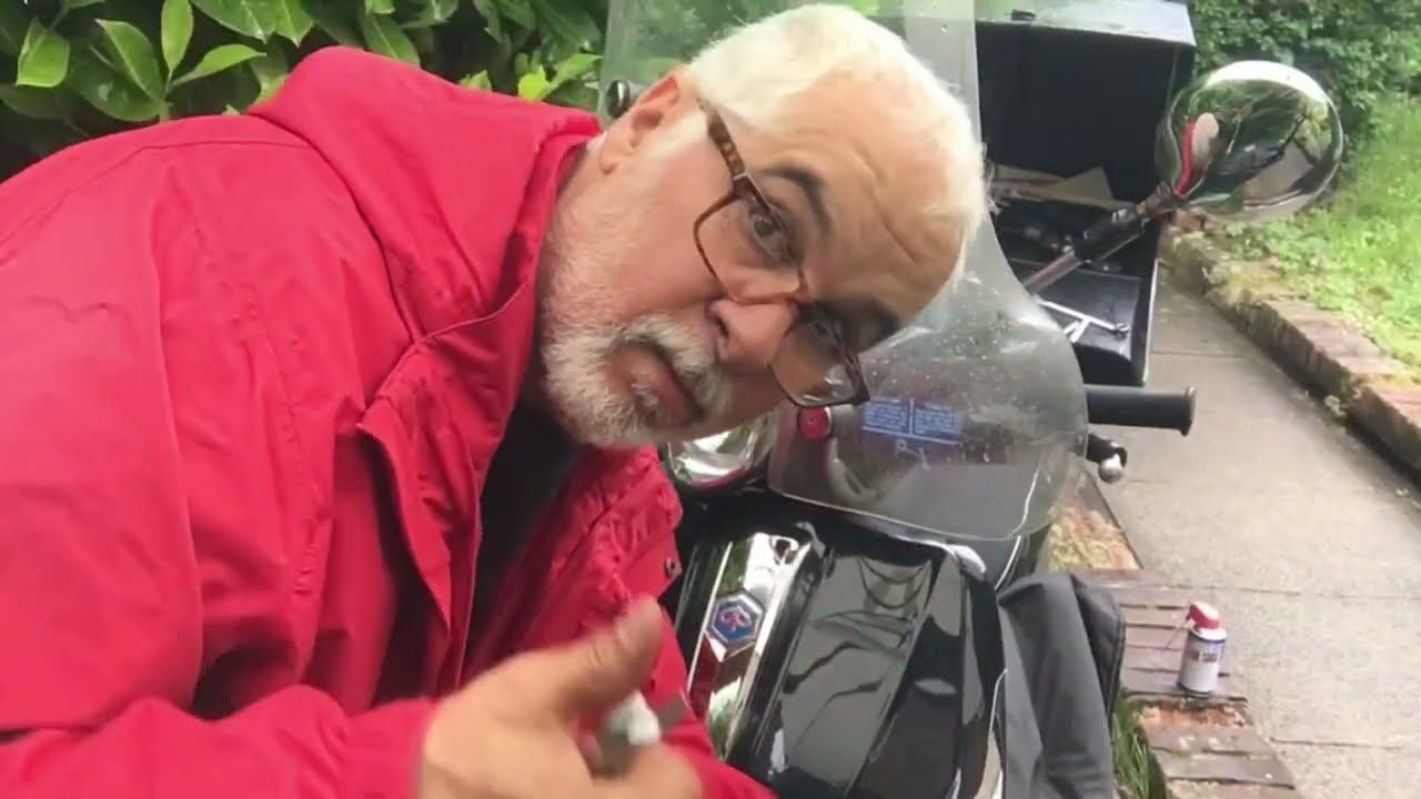How to change Headlight Bulb in Piaggio Liberty 125