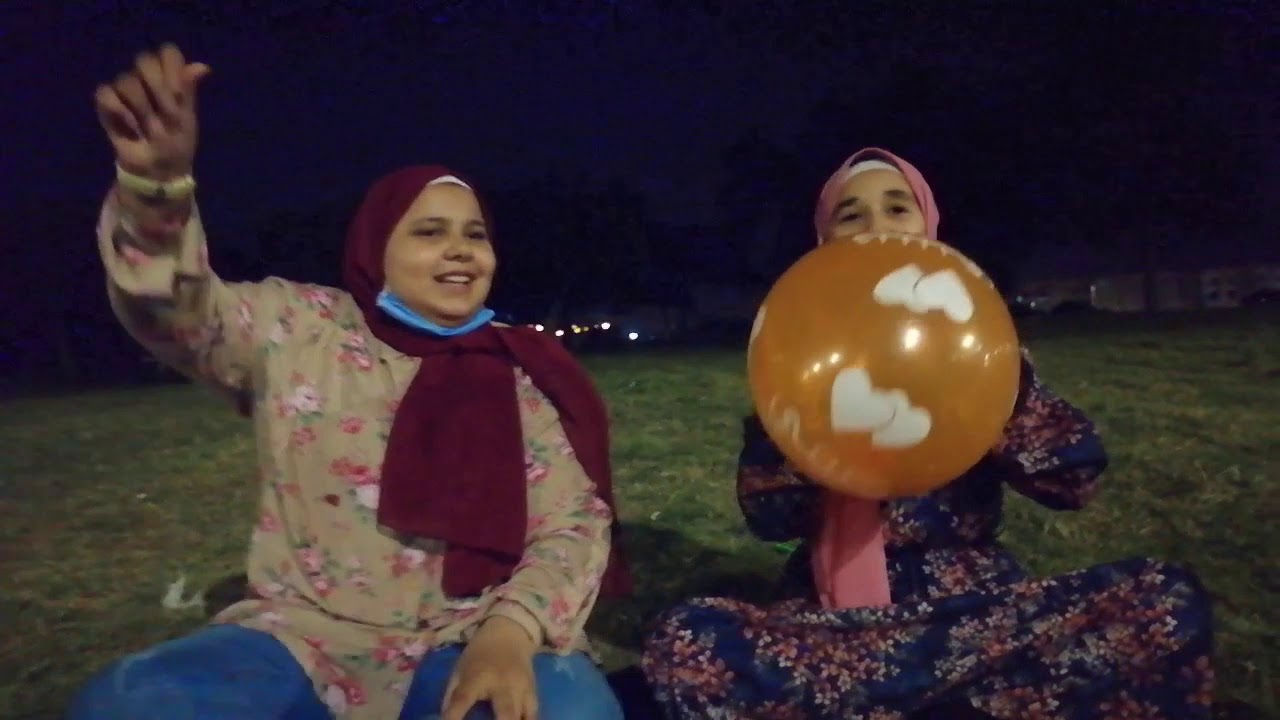 تحدي نفخ البلالين والعقاب جريء 😜😜😂 😂