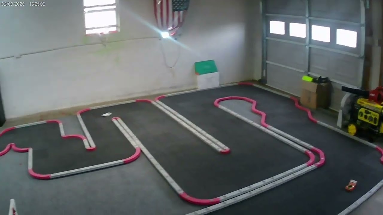 Team Associated SR27 vs Mini z 