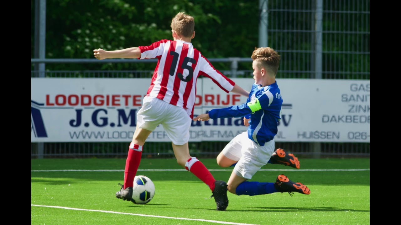 Aniek Janssen RKHVV JO13-1G kampioenswedstrijd.