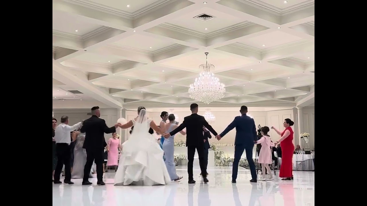 Vellezerit kukli live nga dasma Australi