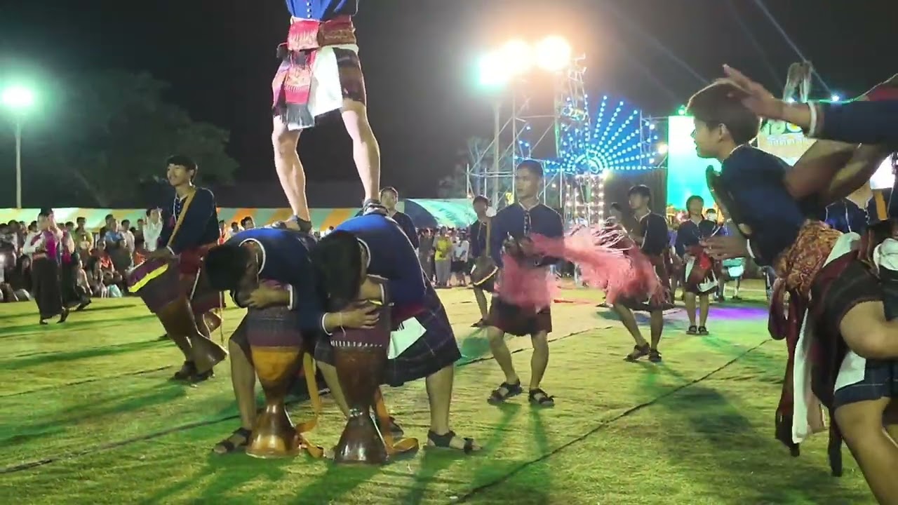 สังคีตอีสานกลองยาว โชว์งานเส็งกลองร่องคำ#ประเพณีอีสาน #ท่องเที่ยวเชิงวัฒนธรรม #ม่วนๆ 