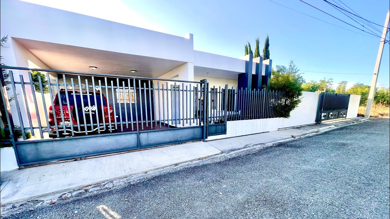 CASA CON MUCHO PATIO DE VENTA EN MOCA Y LO MEJOR ES QUE TIENE UNOS ESPACIOS IMPRESIONANTES!!
