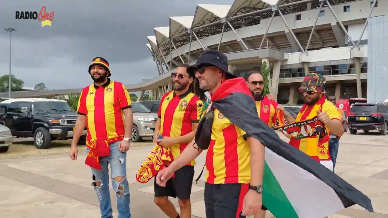 SIMBA VS ESPERANCE, MASHABIKI WAKIINGIA UWANJANI, WAARABU WATAMBA..
