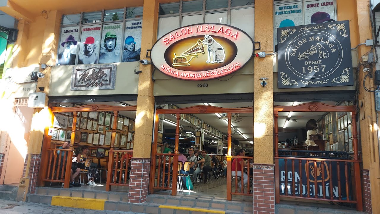 El tradicional Salón Málaga, en el Centro de Medellín, un lugar detenido en el tiempo. 