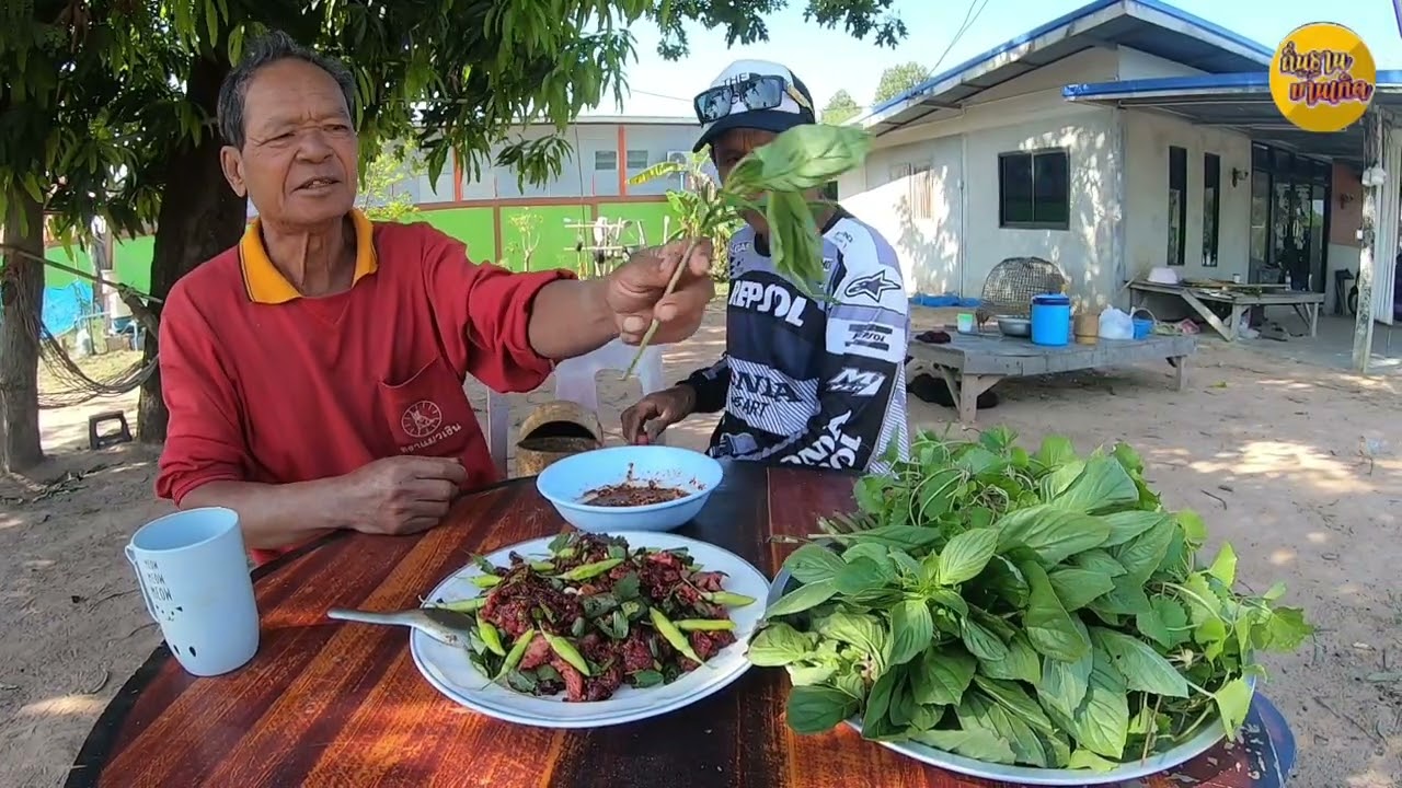 ก้อยหมูเหนียวๆ!! ลวกเครื่องในสุกๆใส่เลือดพออุจุ๊ คุ้ยคำใหญ่ๆแซบคัก
