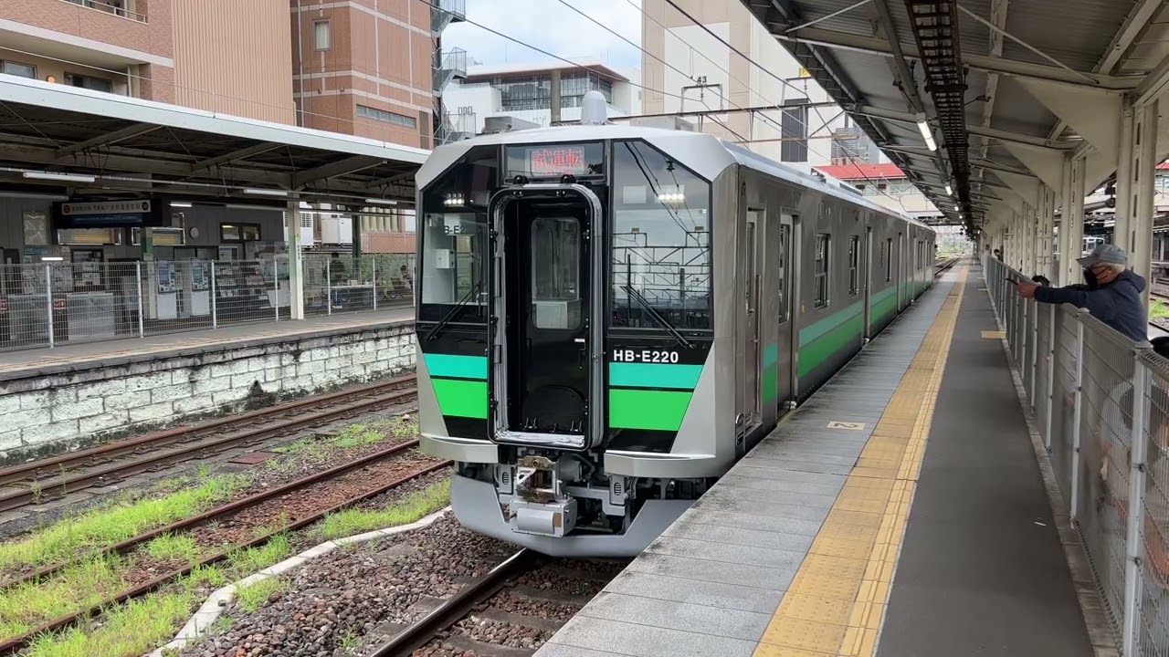 4K 試9832D 公式試運転 HB-E220系 高崎駅2番線発車