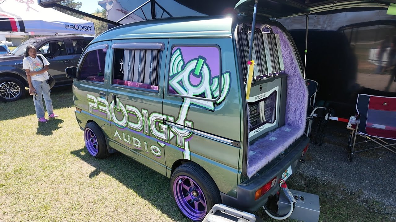 Prodigy Audio 6 15s in a Tiny Overseas SUV &ndash; INSANE Bass Build