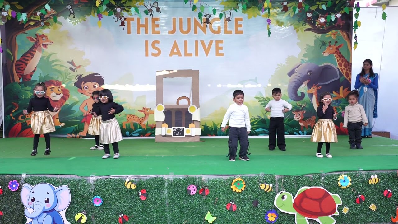 Walking in the jungle… who will we see? 🐾| Walking in the Jungle Toddler Dance!