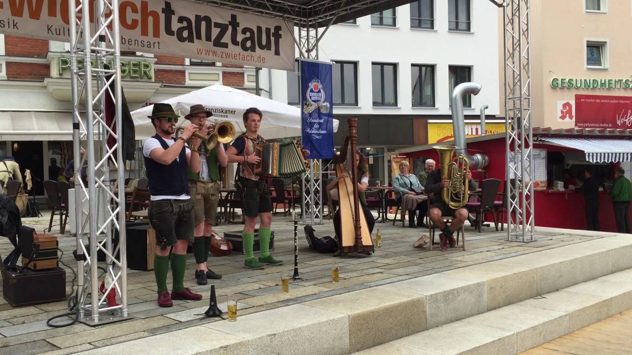 drumherum: ausgfuXt. eröffnen die zwiefach-Bühne