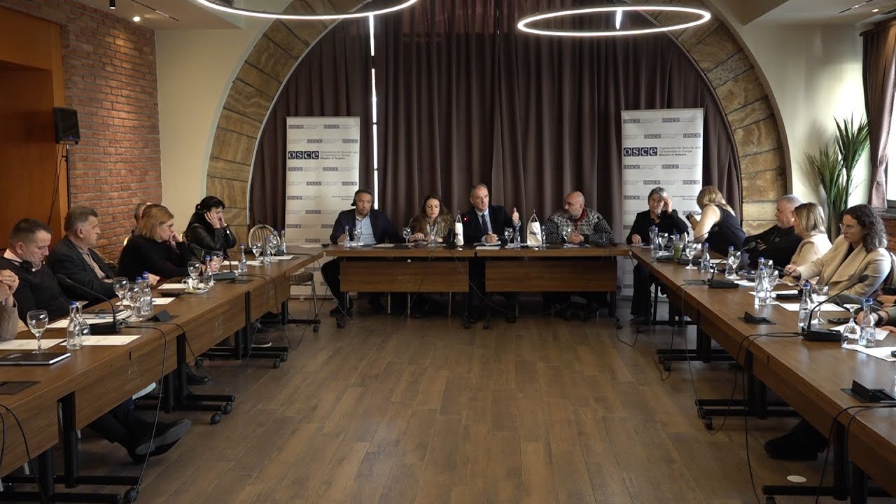 OEBS organizovao regionalni okrugli sto u Peći: Unapređenje prevodilačkih kapaciteta i komunikacije