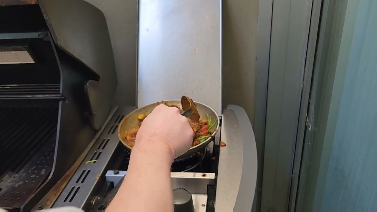 Balcony Chef is back with a Saturday arvo curry mashup!