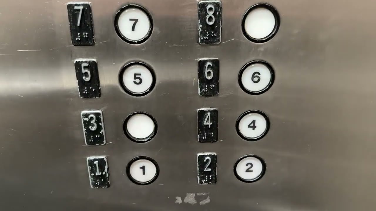 Последняя поездка: тяговые лифты Westinghouse в отеле Sheraton Imperial в Дареме, Северная Каролина.