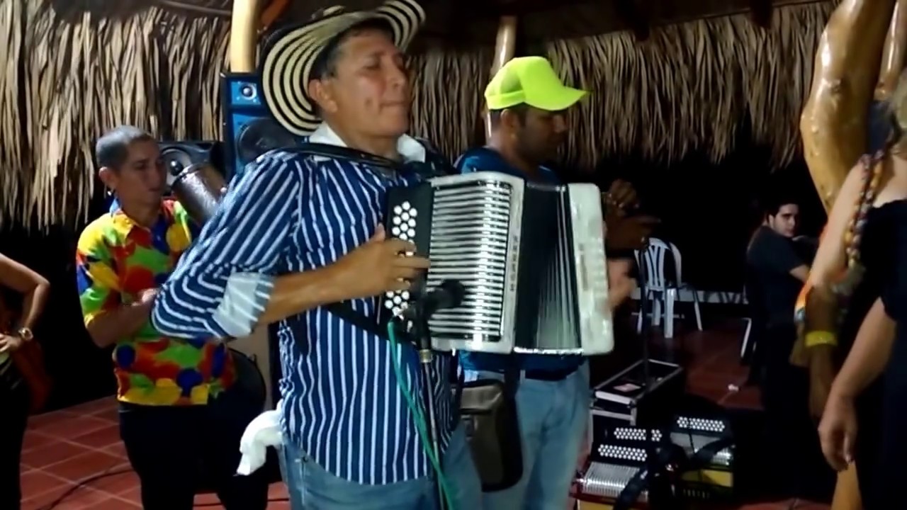Cabecita Loca // Joaco Pertuz & Beto Villa