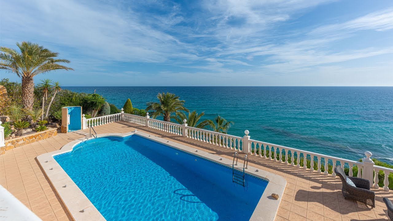 Luxury Seafront Villa with Pool & Direct Beach Access – Venta Lanuza, Alicante | €1.5M