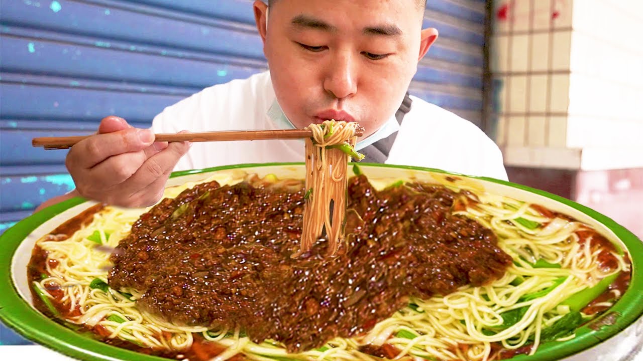 Интернет-ресторан лапши Dazhou знаменитости может продавать более 1000 тарелок в день!