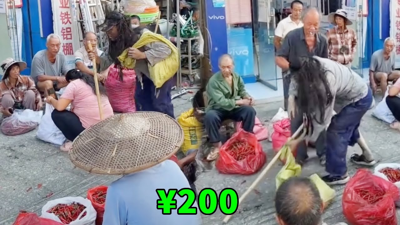 阿義假扮乞丐摔倒在人群裡，結果無一人問津，好心大爺看到後將阿義扶起給阿義10元買米粉！ 【阿義走鄉村】#Farm #tour #drama #正能量