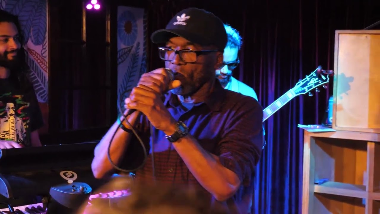 Carlton Livingston - Cold Winter / Have You Ever - Live In Toronto