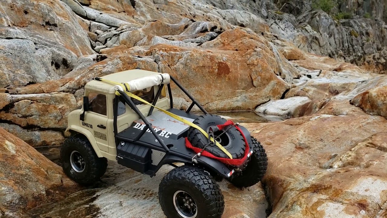 Scx10.2 portal axle Unimog Rock Climbing