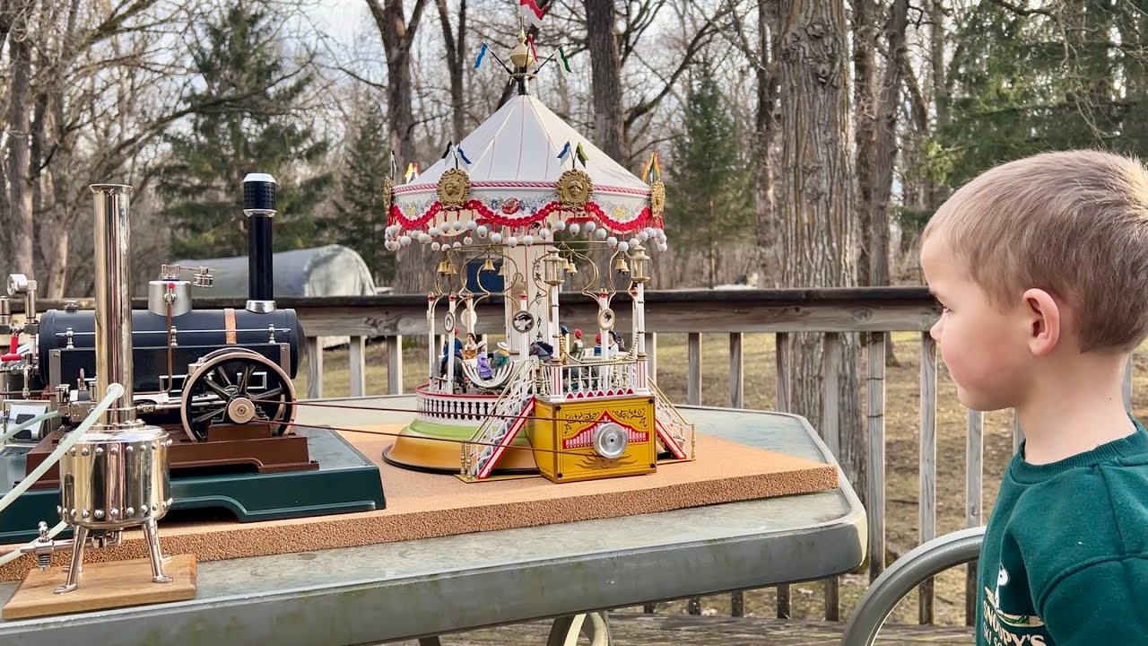 M&auml;rklin 16051 Steam Engine & 16121 Carousel