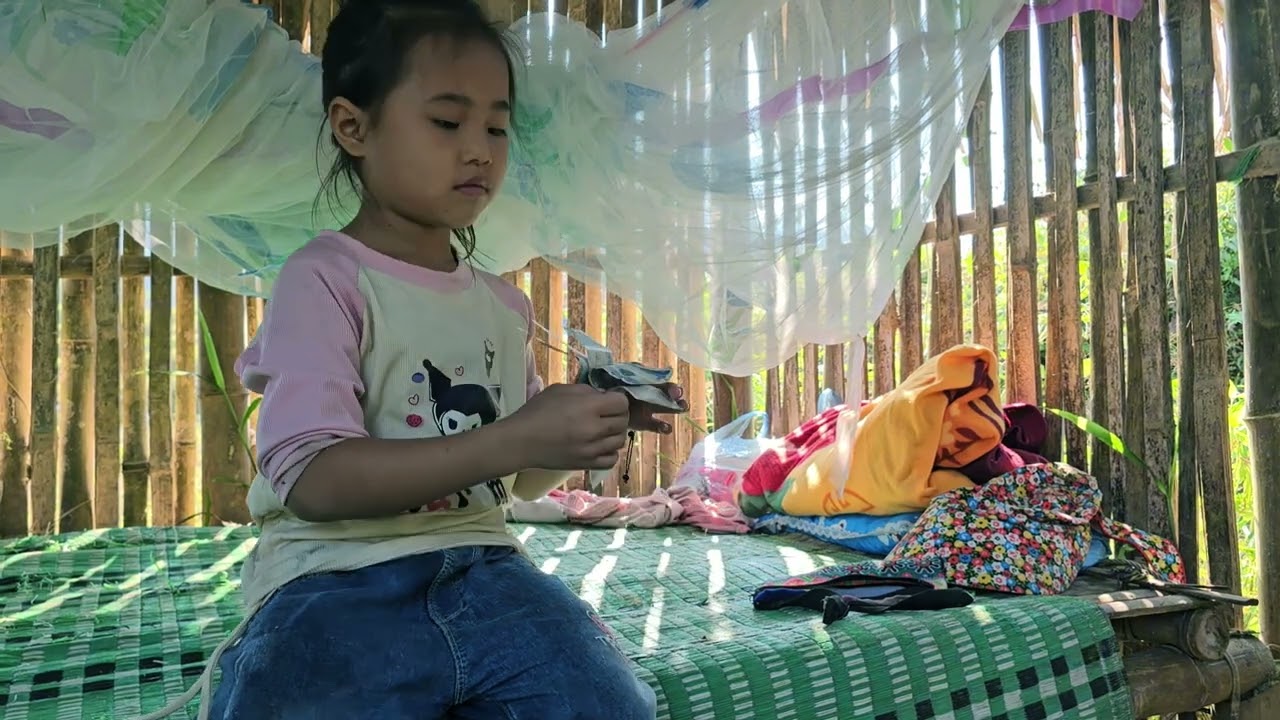 The daily life of an orphan girl, living alone in a small house, is mai ca help build new house
