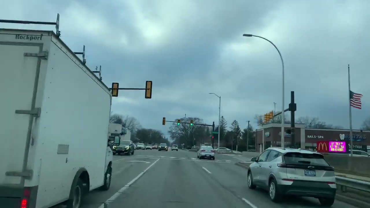 Driving to Royal Oak, Michigan feom Warren, Michigan. February 2023