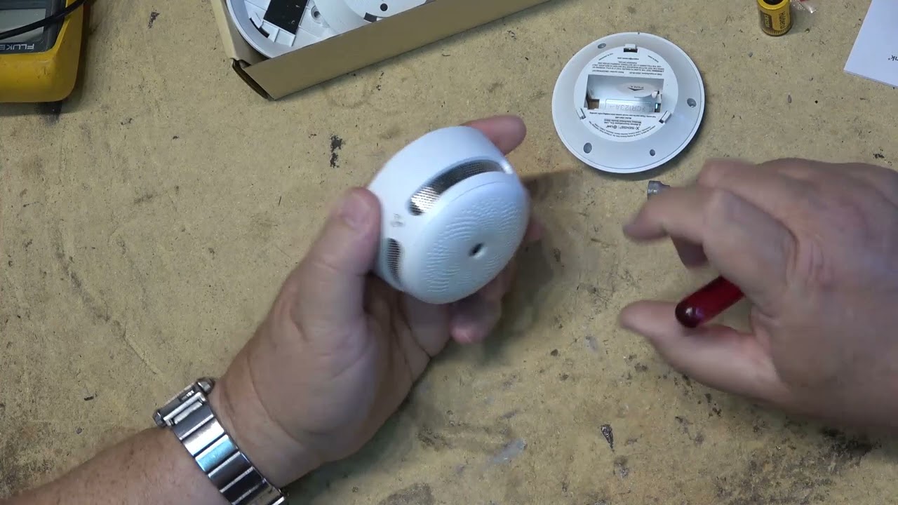 XSENSE Wireless Interlinked Smoke Alarm Test and Tear Down