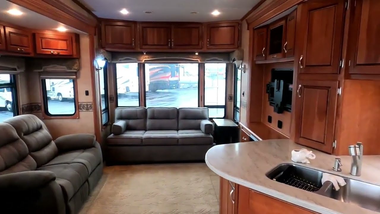Used 2010 Carriage CAMEO 36FWS Fifth Wheel RV For Sale In Chicago, IL
