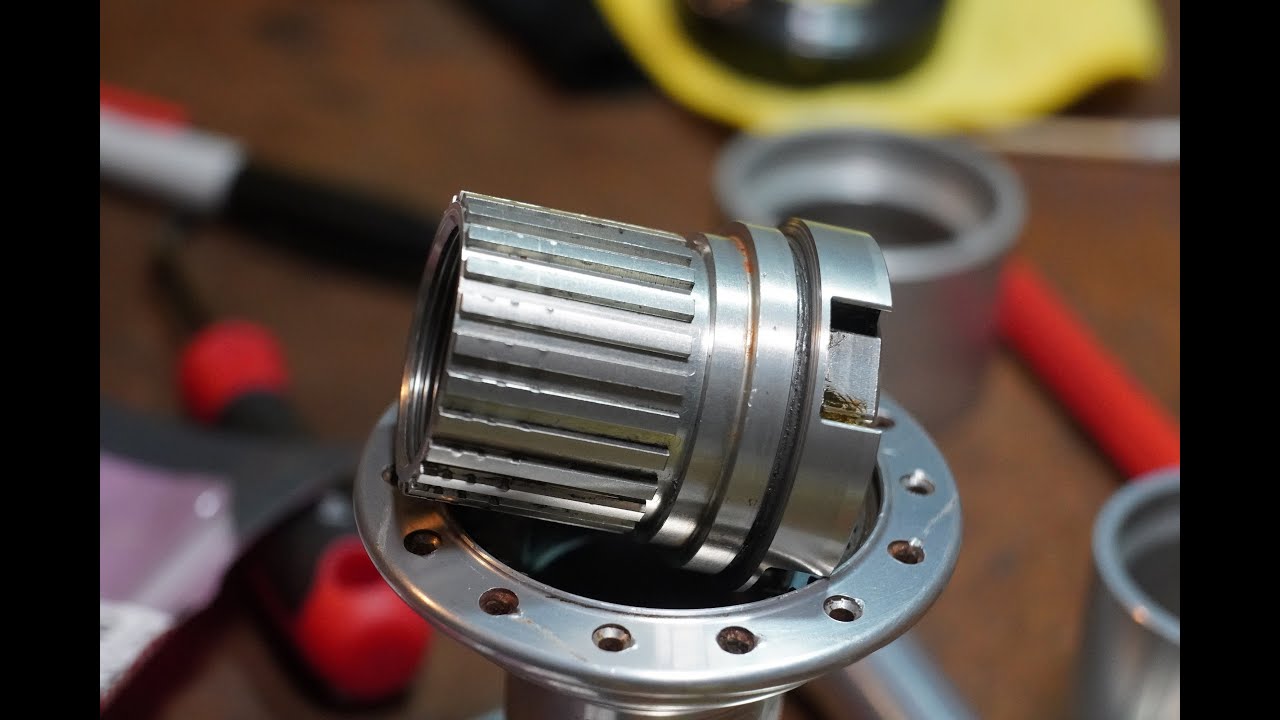 Hope Pro 4 Microspline Freehub — снятие подшипников — оба подшипника выдвигаются в одном направле...