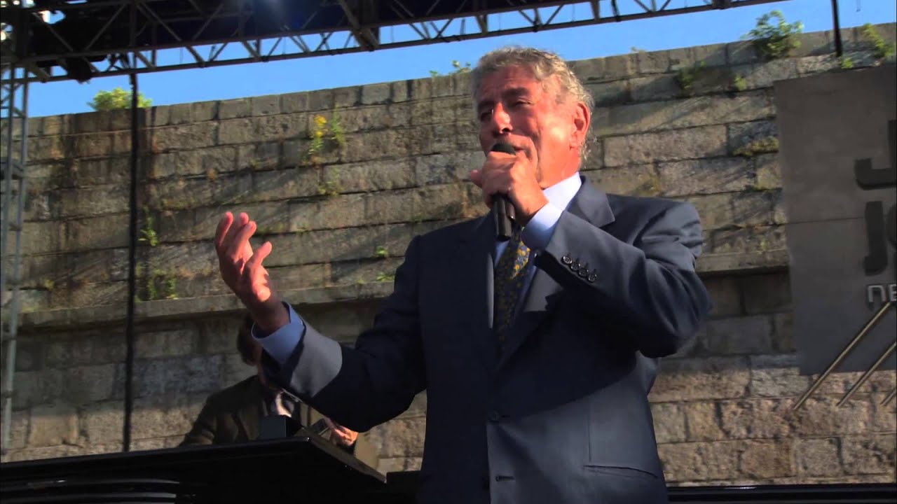 Tony Bennett - Smile - 8/10/2002 - Newport Jazz Festival (Official)