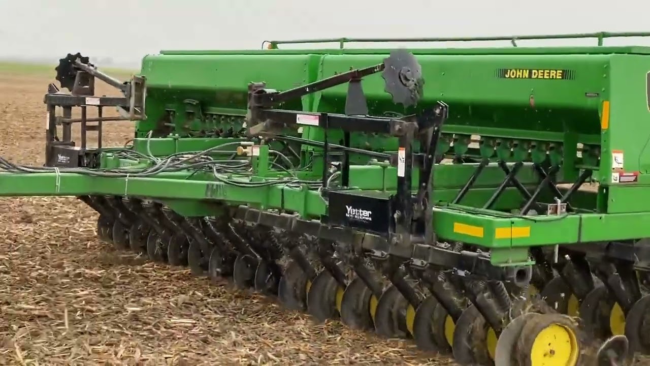 JOHN DEERE 750 For Sale