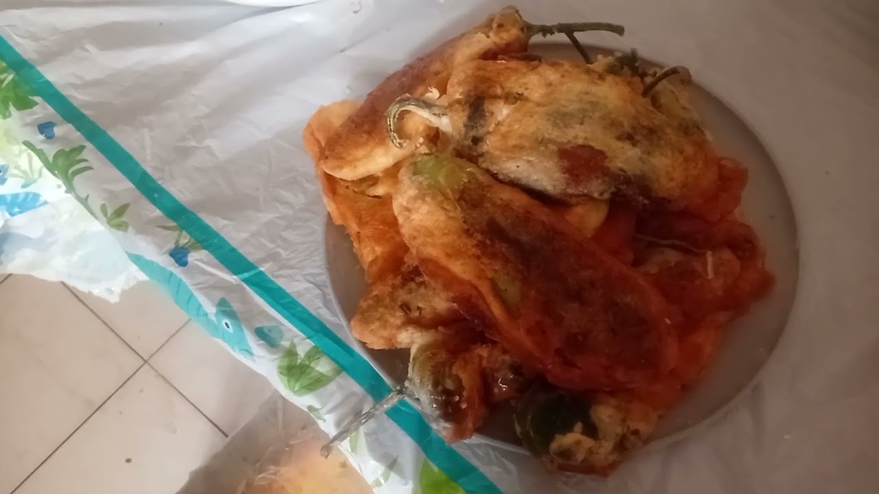UNOS RICOS  CHILES RELLENOS  ACOMPAÑADO  CON UN ARROZ  BIEN RICO