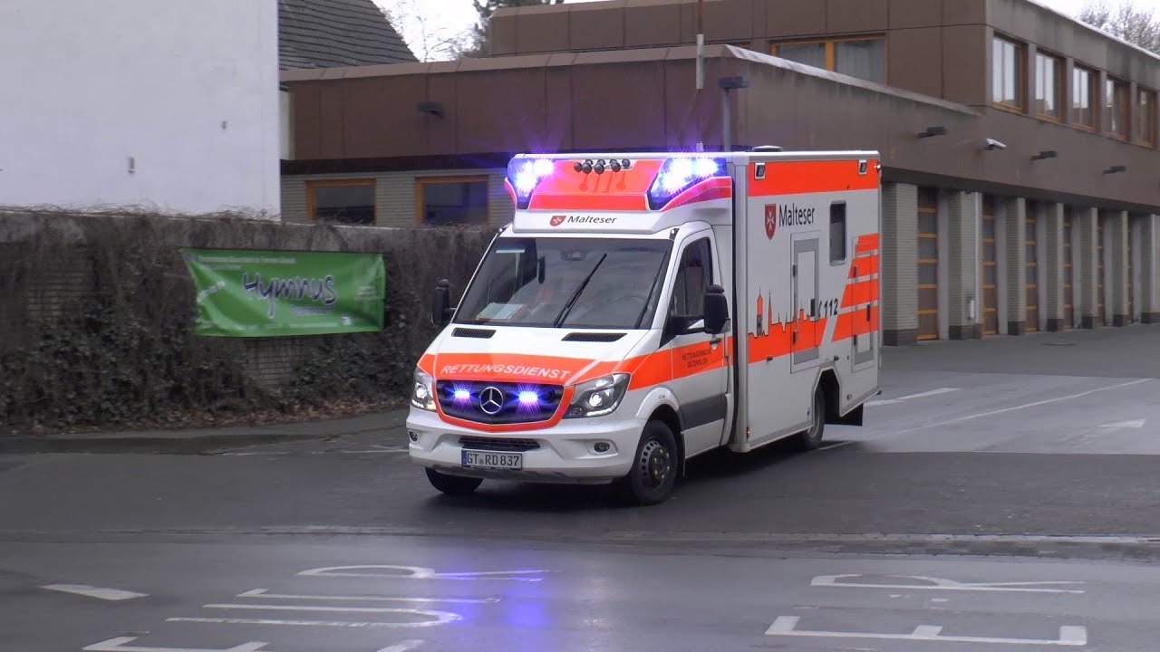 Einsatzfahrten an der Feuer  und Rettungswache der Berufsfeuerwehr Gütersloh