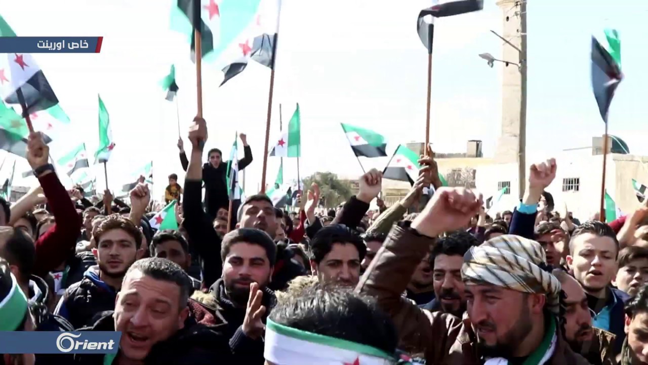 خروج مظاهرة في معبر باب السلامة الحدودي تنديدا بقصف إدلب