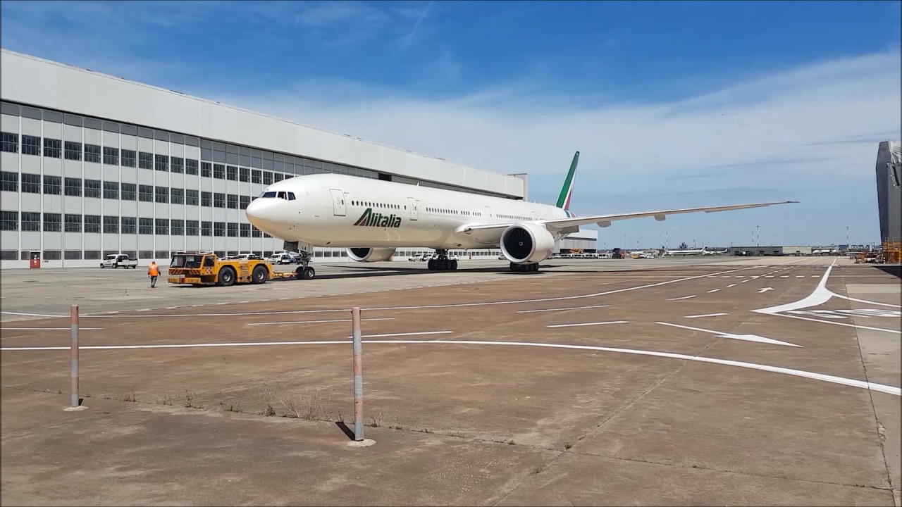 [RARE CATCHES] First roll out Boeing 777-300ER Alitalia at Rome Fiumicino Airport.
