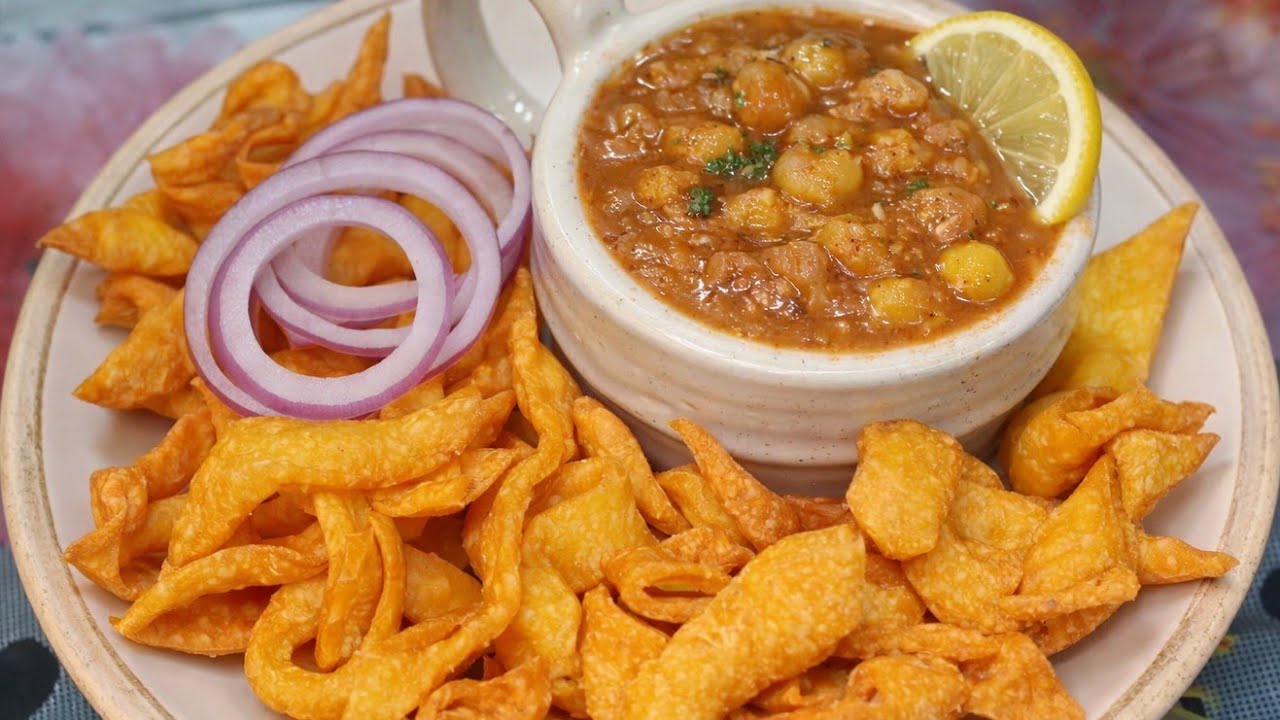 Pakode samose roz khakar Bore ho gaye ho to ek bar yeh chole namak pare jarur try Karen is Ramzan 