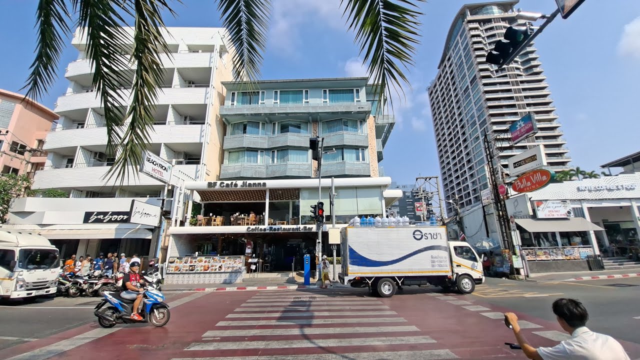 TheBeach Front Pataya ที่พักดีข้ามถนนลงหาดได้เลย