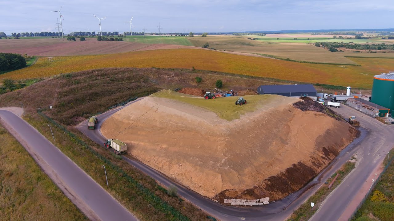 Mais 2021 : Biggest Corn Silage pit / Fendt 1050 / Heinrich Schaper / Mais Häckseln / Pistenbully