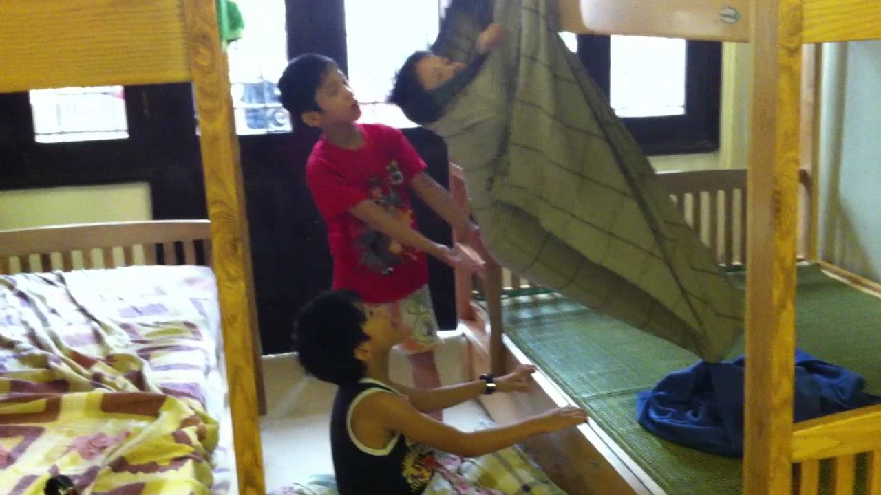 Thiện Nhân và các siêu nhân vui với cái giường mới (20120910)