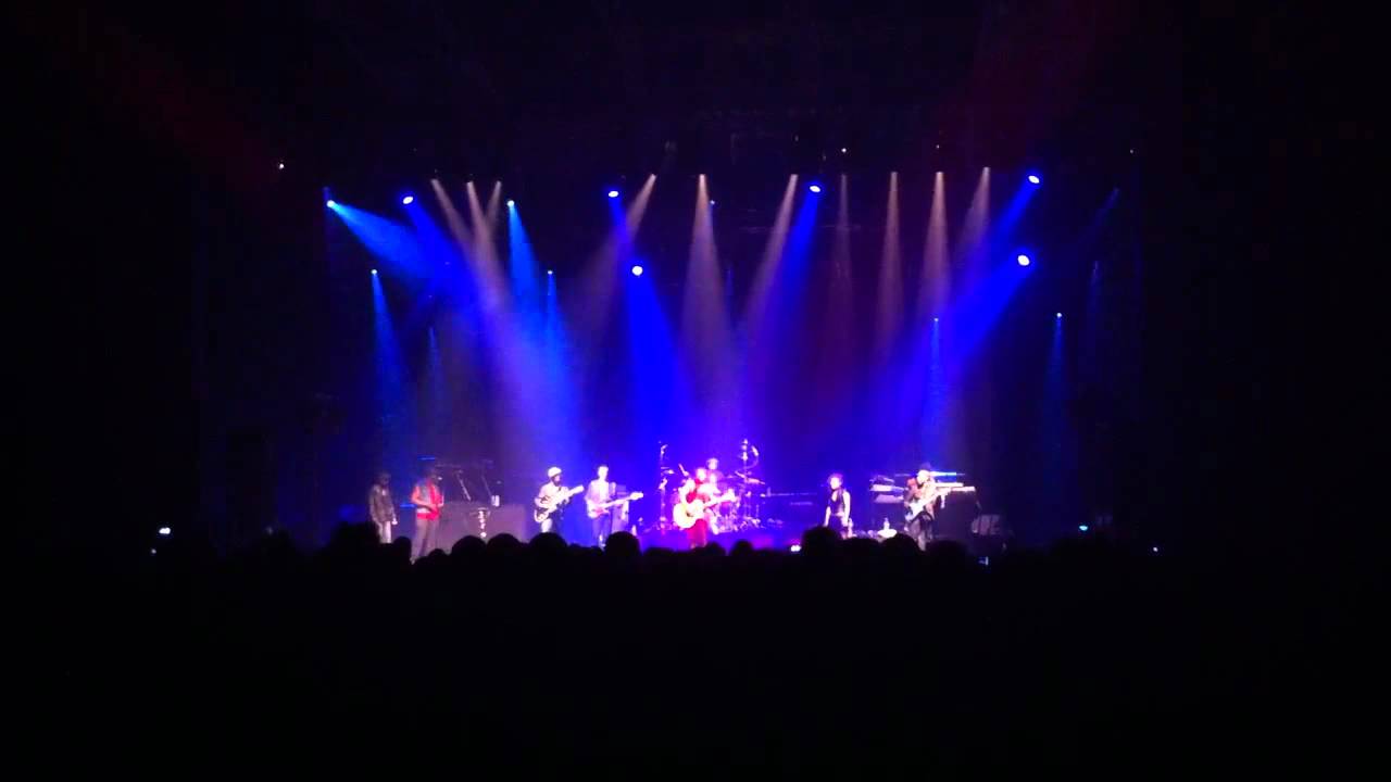 D'angelo - Space Oddity (live @ Le Zenith, Paris '12)