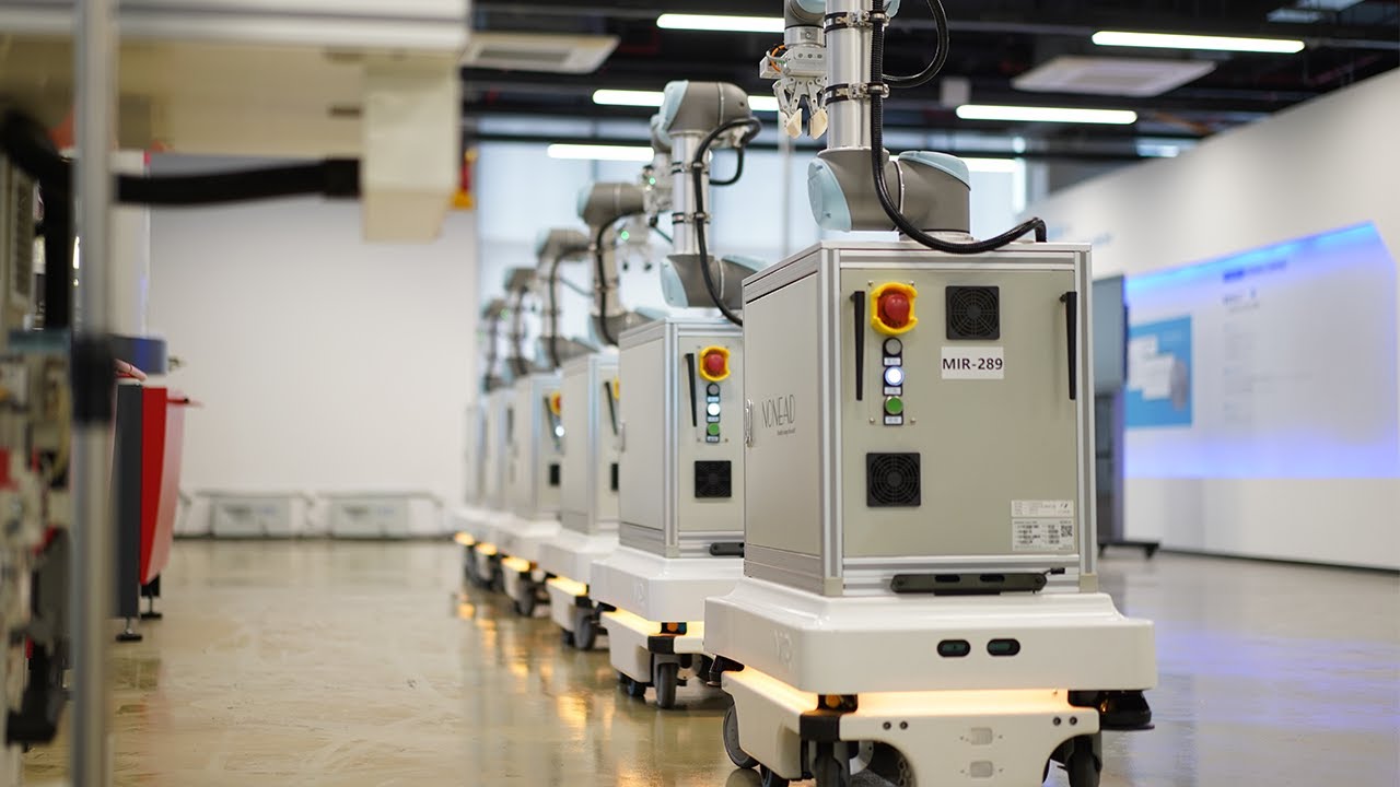 MiR100 with UR cobot arm at SGIMRI