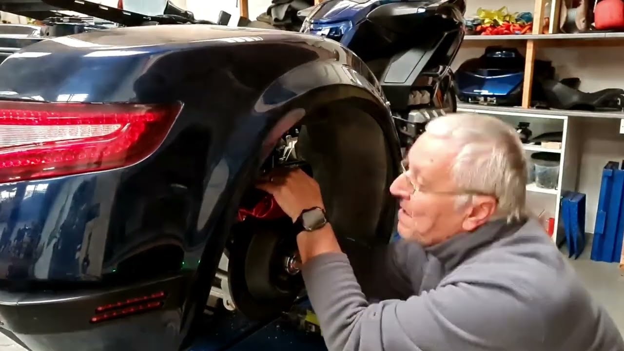 T120 - 2019 GL1800 DCT CSC Encore Build - Body Shell Install