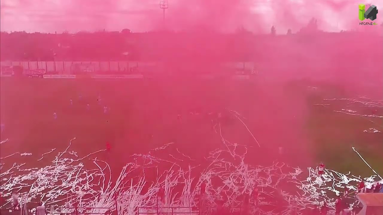 ¡NO TRATEN DE ENTENDERLO! Así fue el recibimiento de la hinchada de San Martín (Mza) ante Gutiérrez.