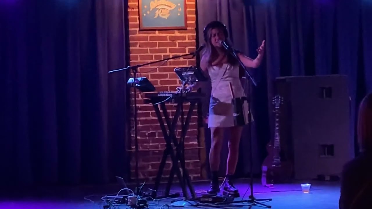 Kawehi - Hawaii’78 (Israel Kamakawiwoʻole Cover) live in St Louis, Mo in October 2021