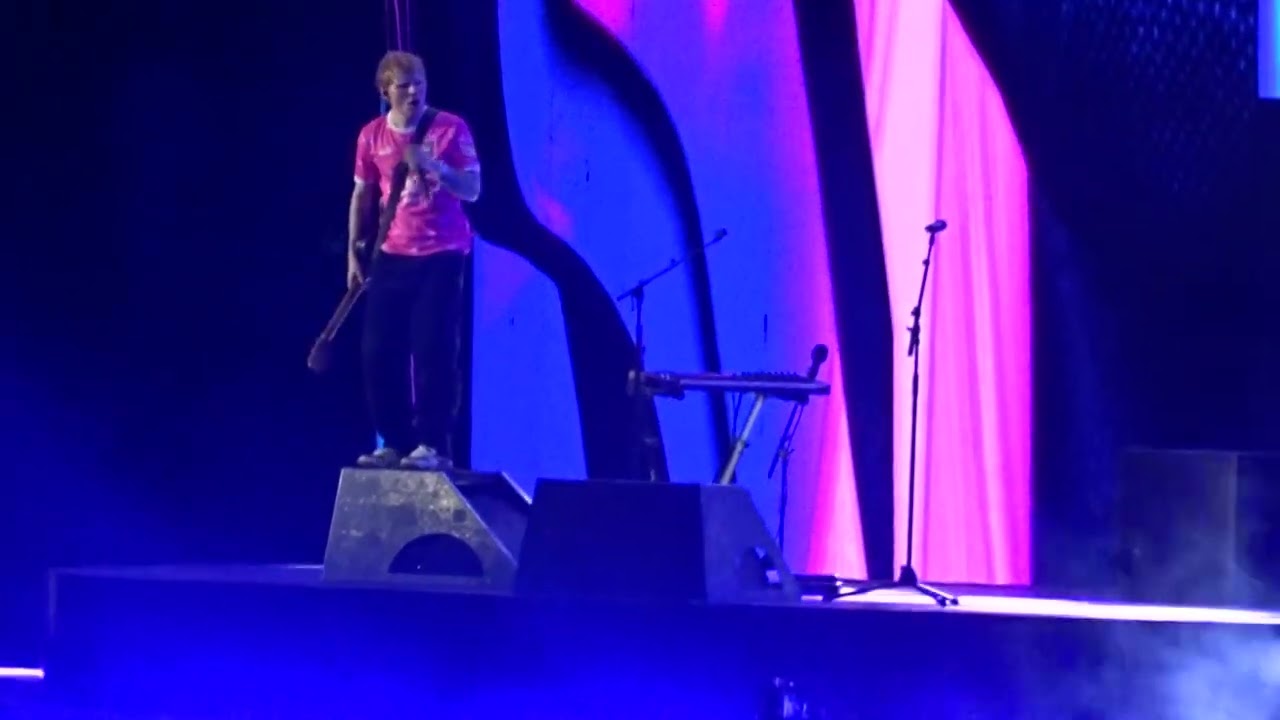 Ed Sheeran - Shape of You (live in Perth, WA)