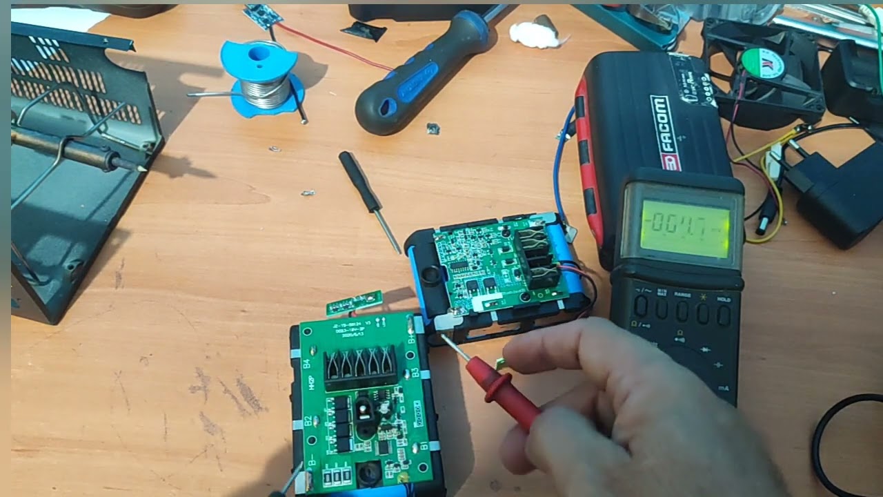 R&eacute;paration d'une batterie 18v de chez Ferm Action
